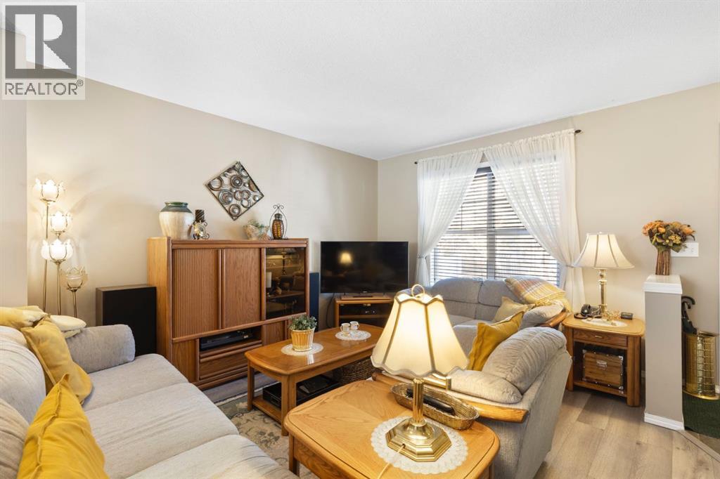 352 Elgin Gardens SE, Calgary, Alberta  T2Z 4T5 - Photo 7 - A2290985