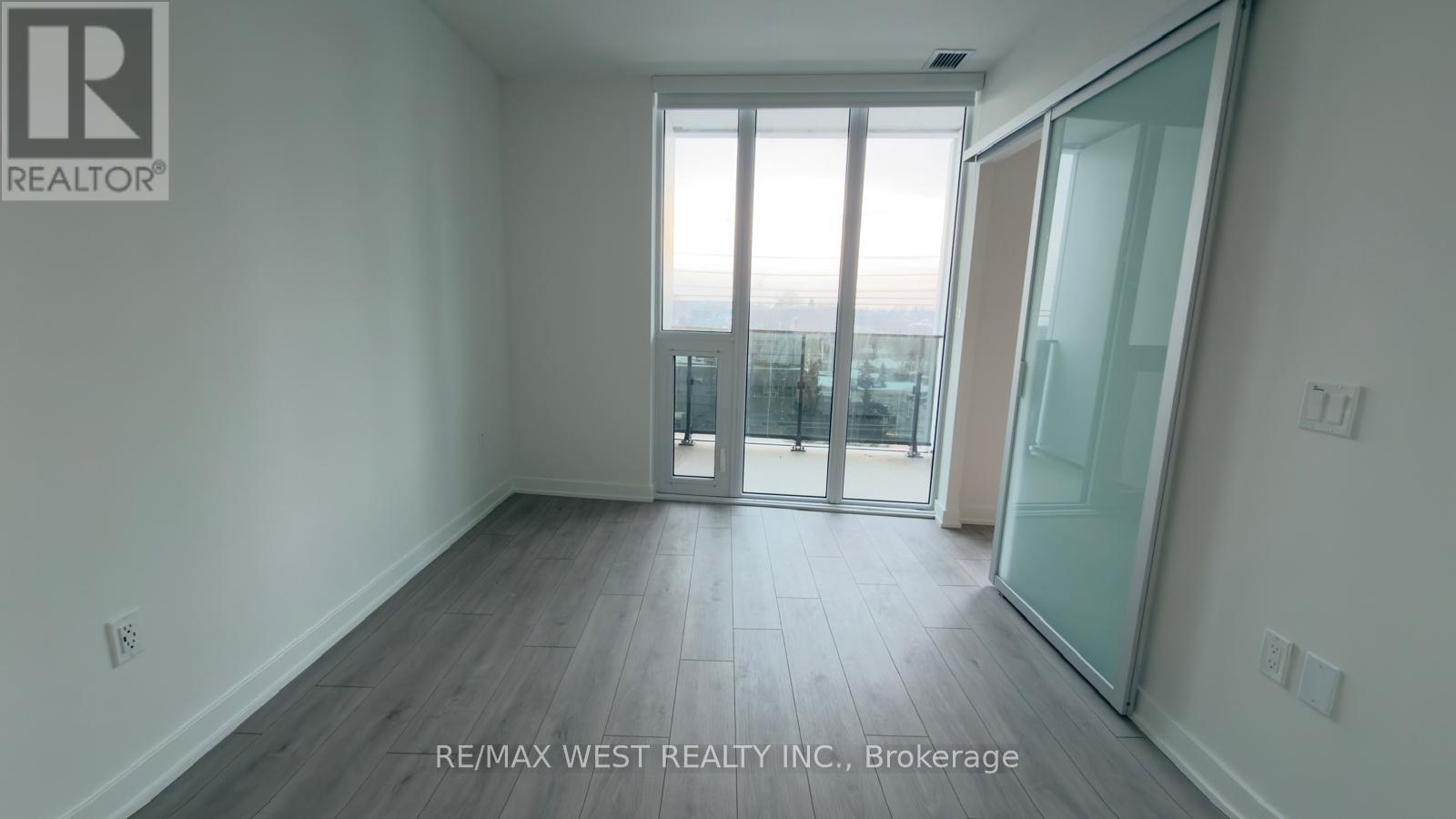 615 - 1 Fairview Road E, Mississauga, Ontario  L5A 4C6 - Photo 5 - W12906898