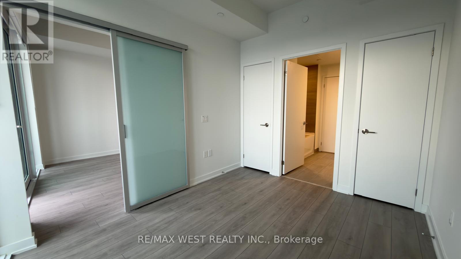 615 - 1 Fairview Road E, Mississauga, Ontario  L5A 4C6 - Photo 6 - W12906898