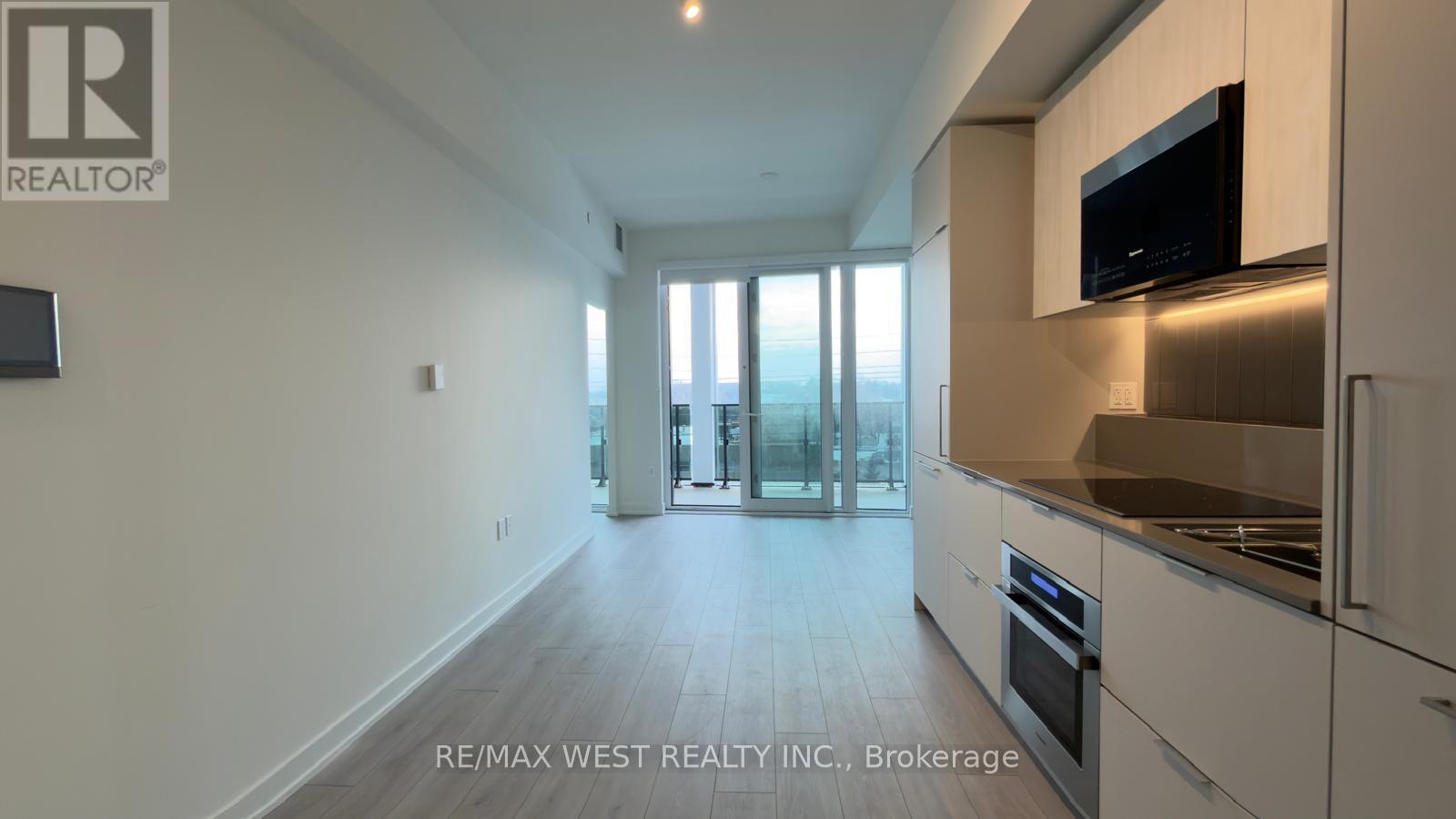 615 - 1 Fairview Road E, Mississauga, Ontario  L5A 4C6 - Photo 3 - W12906898