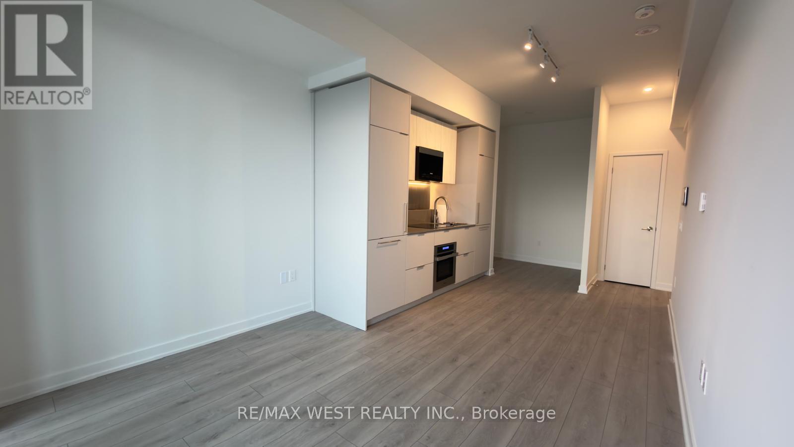 615 - 1 Fairview Road E, Mississauga, Ontario  L5A 4C6 - Photo 7 - W12906898