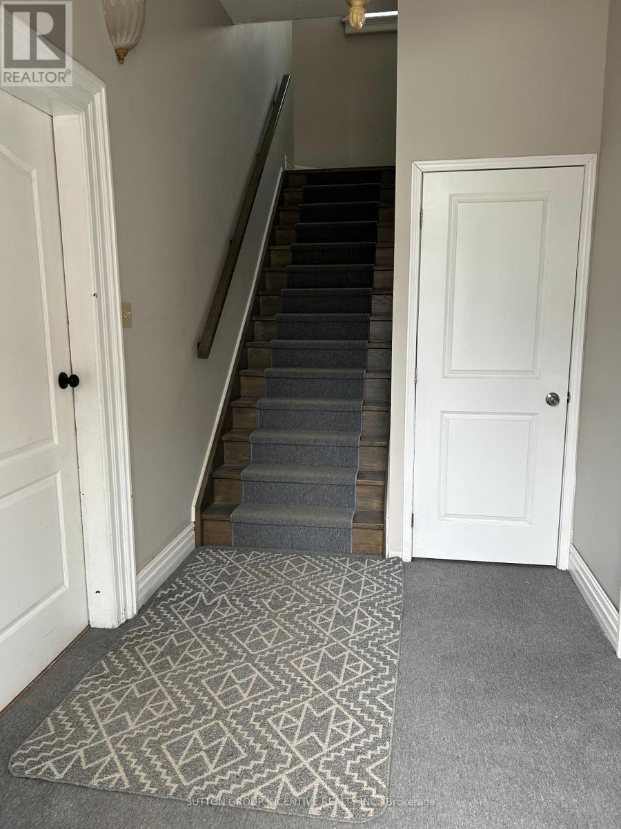 166 Collier Street, Barrie, Ontario  L4M 1H7 - Photo 2 - S12917266