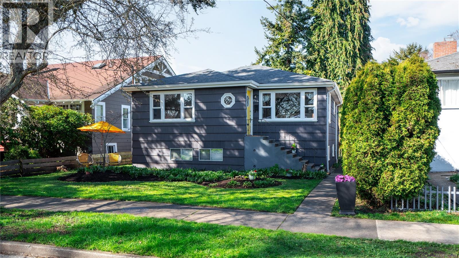 244 Linden Ave, Victoria, British Columbia