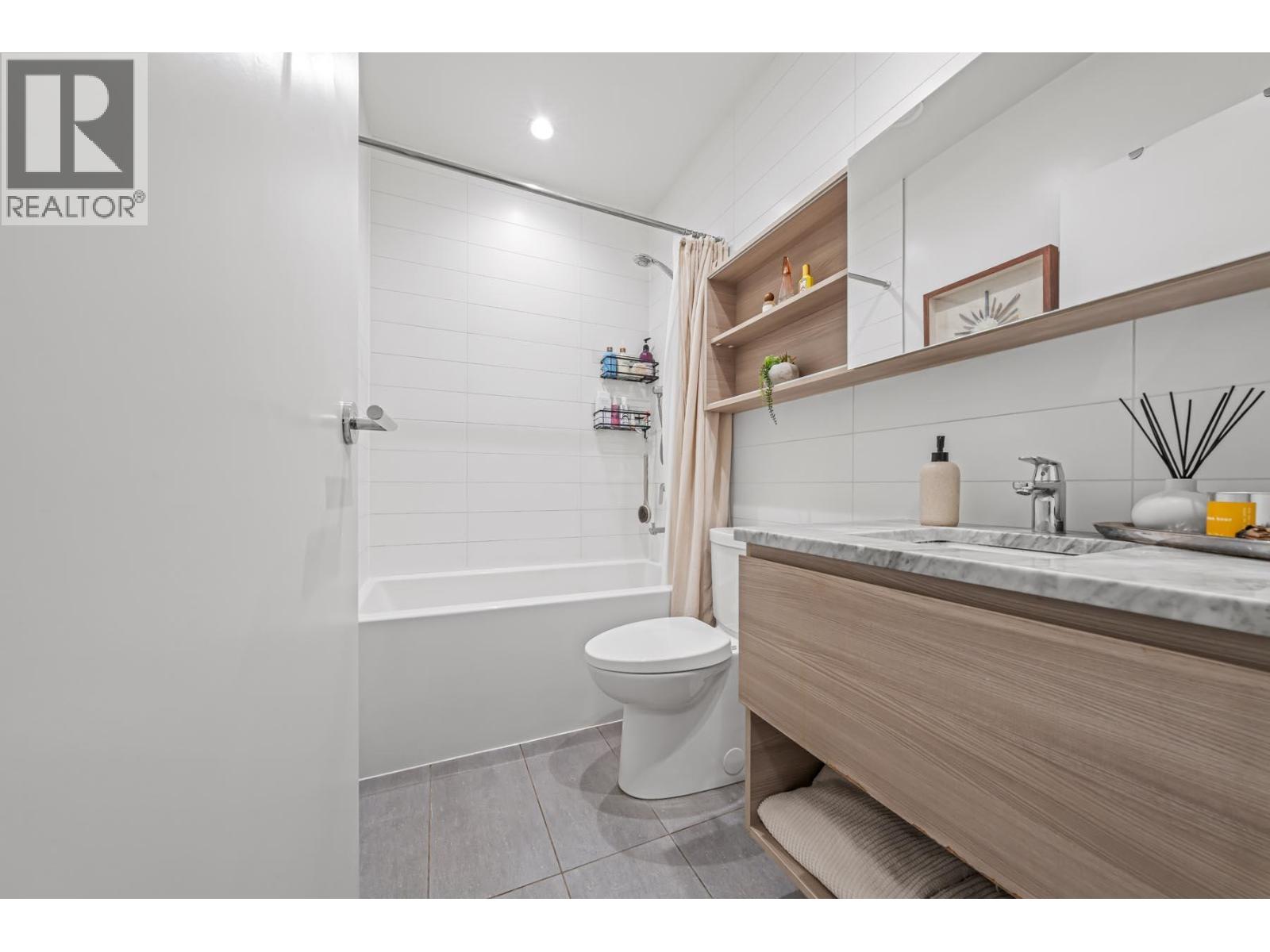 504 652 Whiting Way, Coquitlam, British Columbia  V3J 0K3 - Photo 10 - R3103209