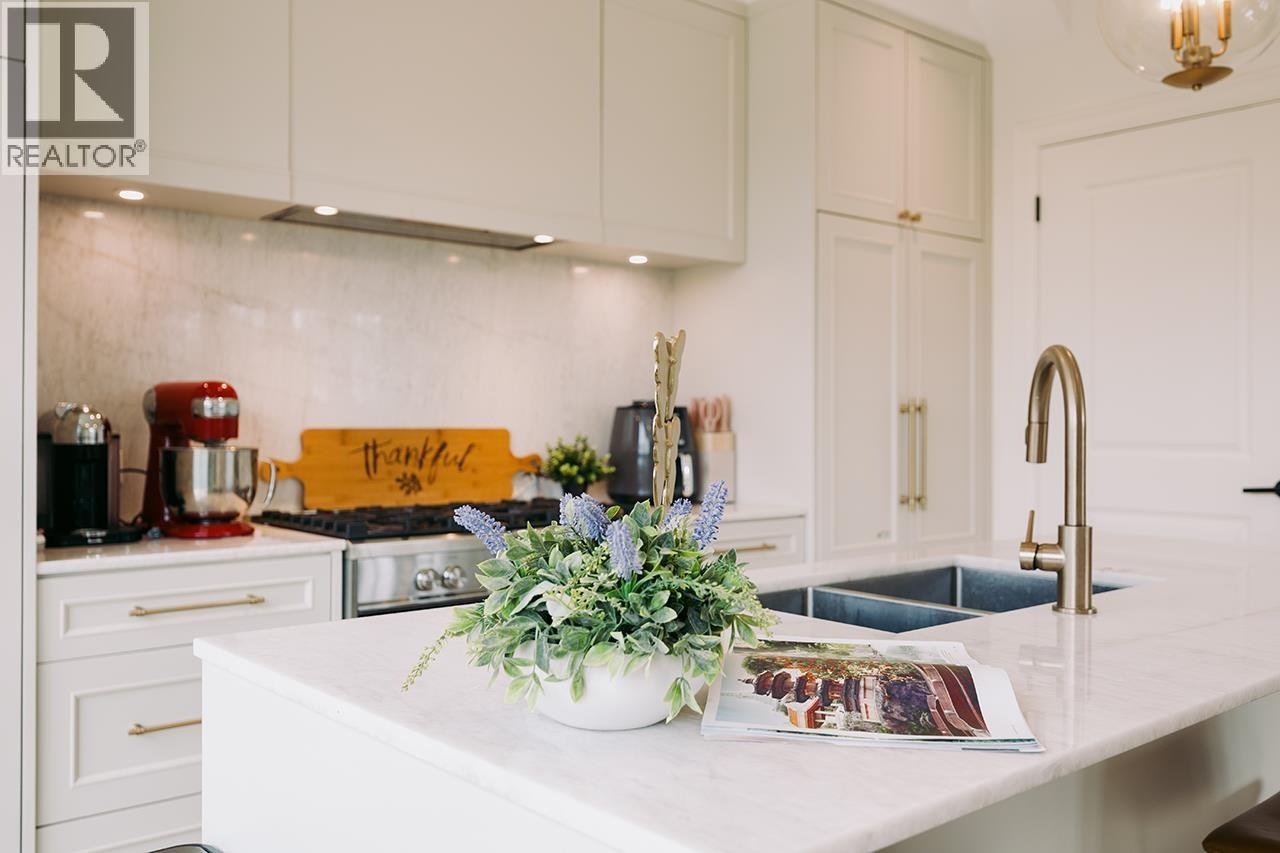 986 Renfrew Street, Vancouver, British Columbia  V5K 4B8 - Photo 2 - R3103225