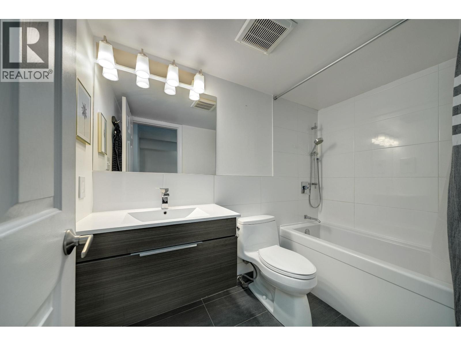 210 1099 E Broadway, Vancouver, British Columbia  V5T 1Y5 - Photo 16 - R3102876