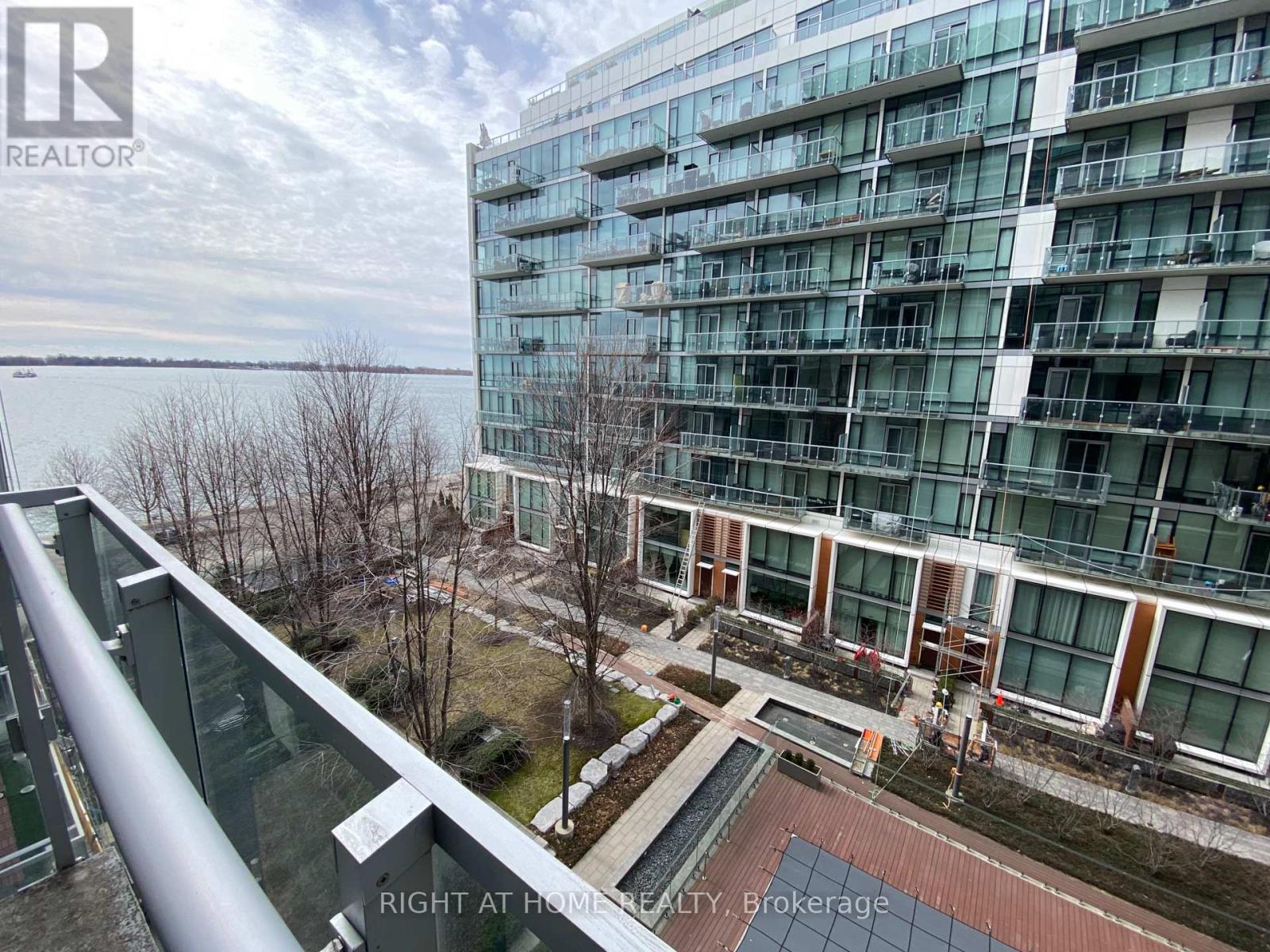 528 - 39 Queens Quay E, Toronto, Ontario  M5E 0A5 - Photo 10 - C12917308