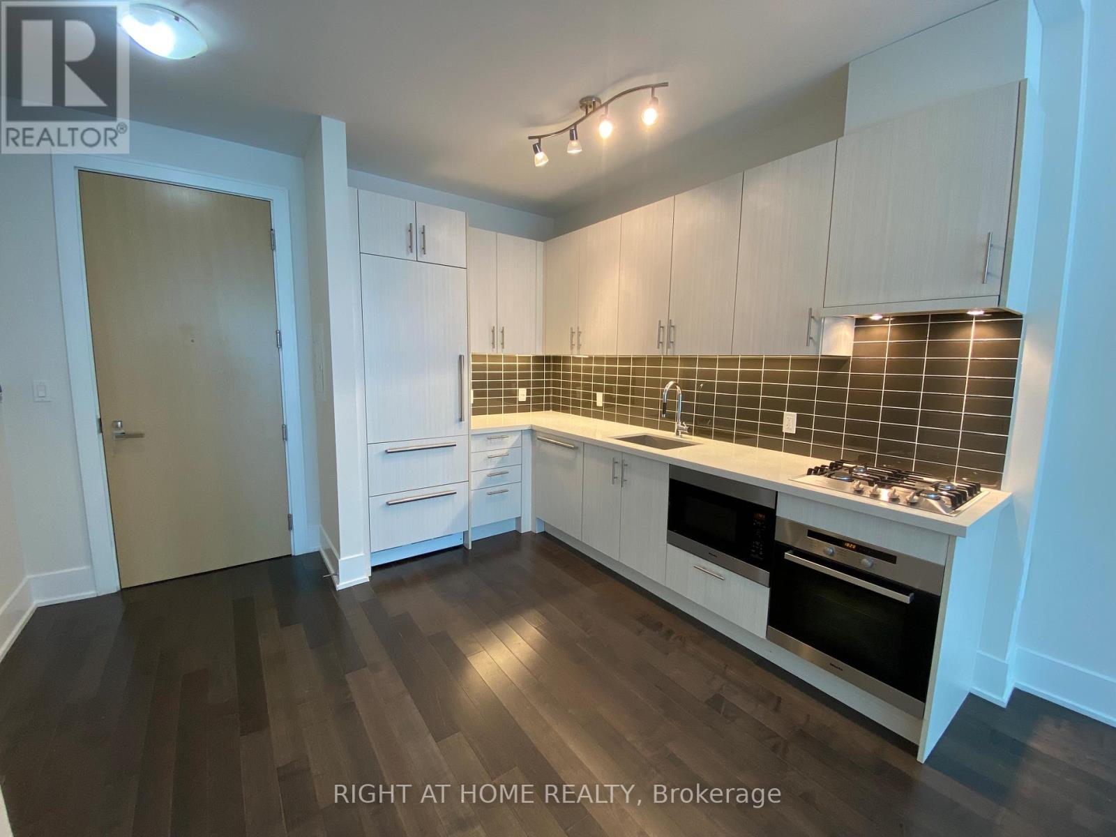 528 - 39 Queens Quay E, Toronto, Ontario  M5E 0A5 - Photo 2 - C12917308