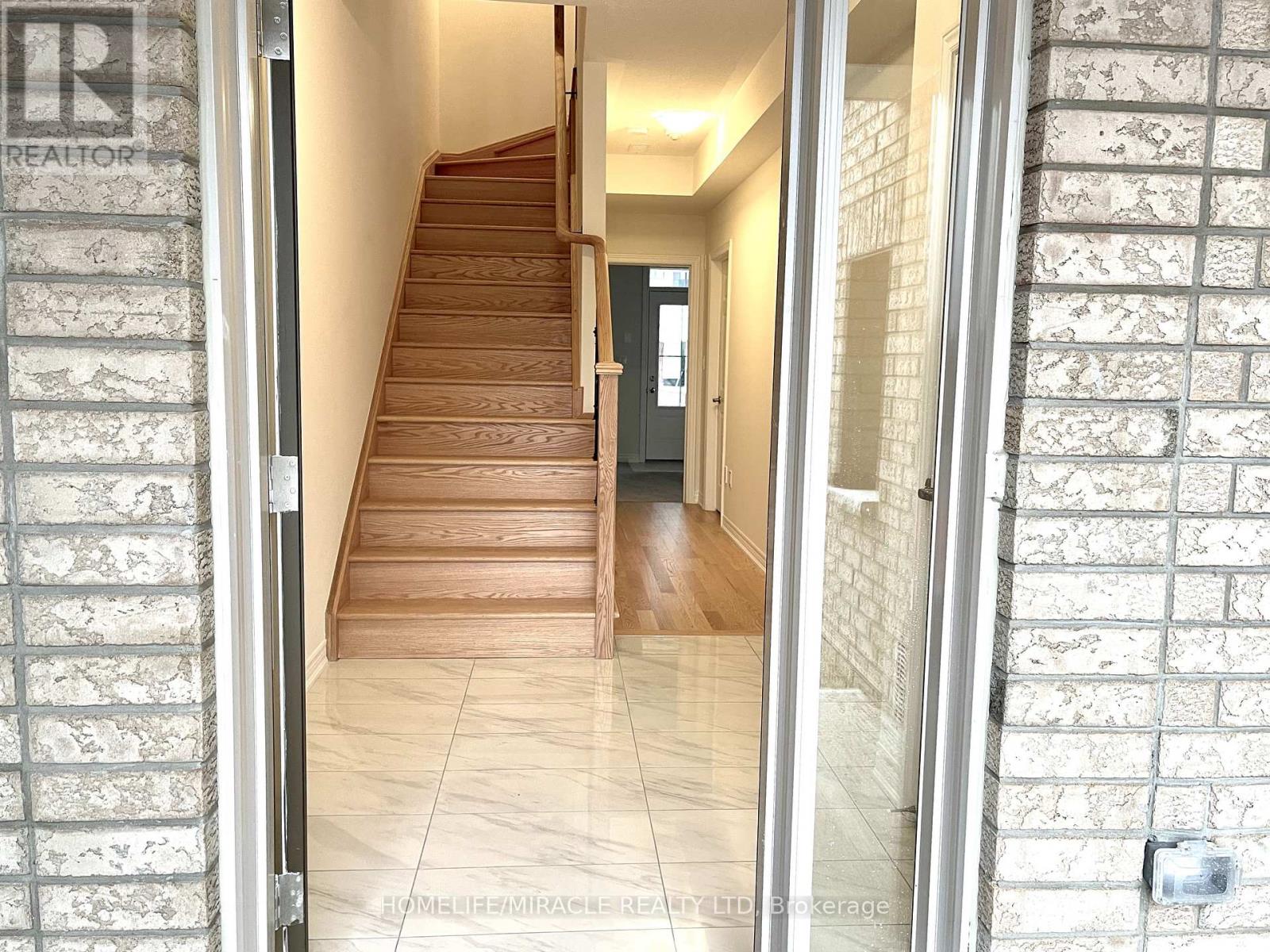 103 Air Dancer Crescent, Oshawa, Ontario  L1L 0V3 - Photo 4 - E12917300