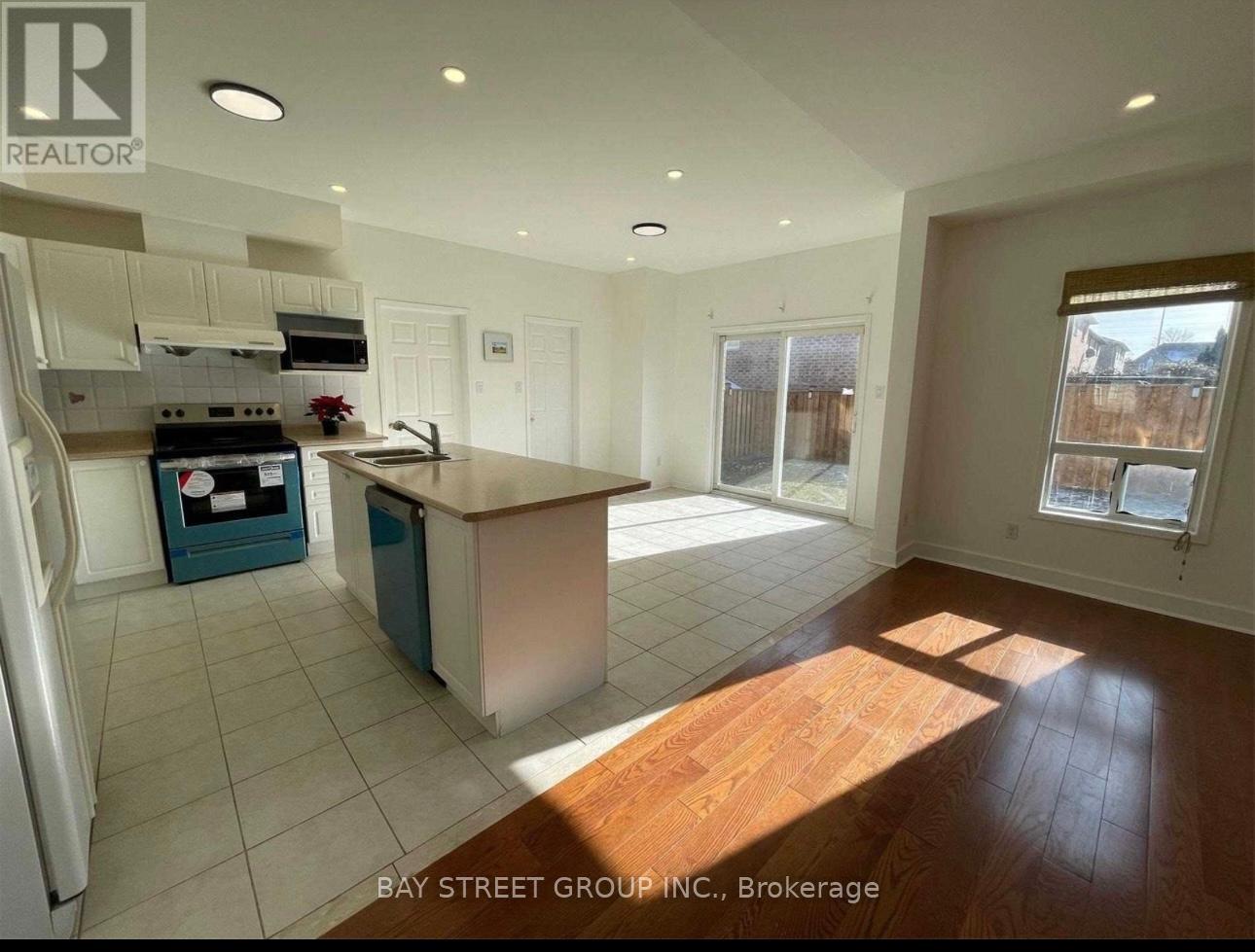 7 Raymond Bartlett Ave Avenue, Markham, Ontario  L3R 5C9 - Photo 4 - N12917296