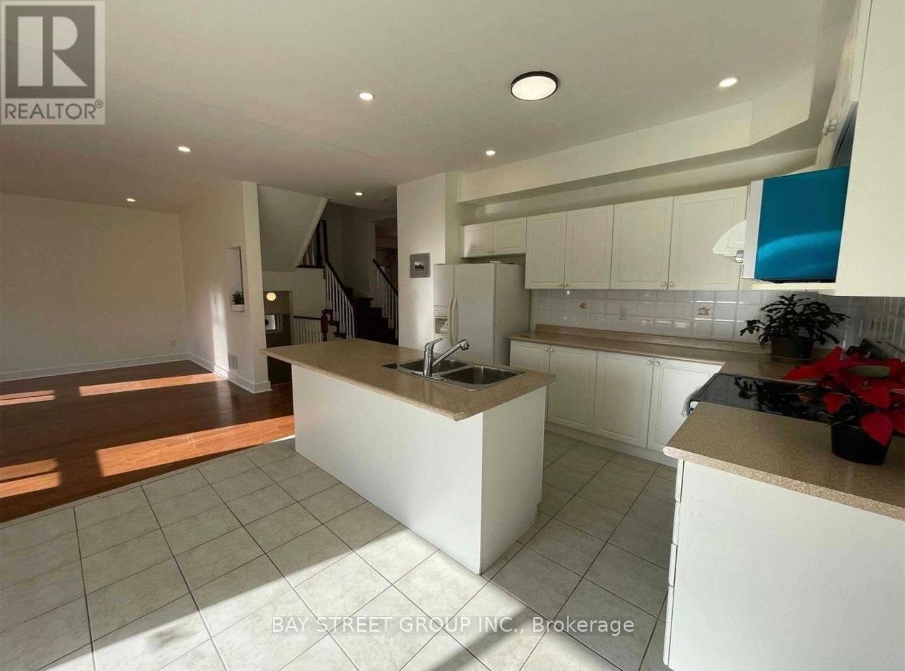 7 Raymond Bartlett Ave Avenue, Markham, Ontario  L3R 5C9 - Photo 5 - N12917296