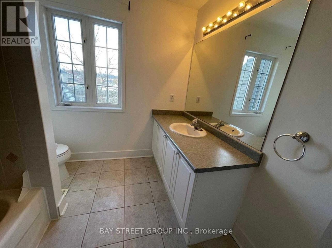 7 Raymond Bartlett Ave Avenue, Markham, Ontario  L3R 5C9 - Photo 6 - N12917296