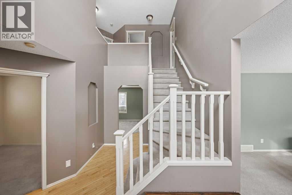 19 Sienna Park Crescent SW, Calgary, Alberta  T3H 5H4 - Photo 4 - A2294385