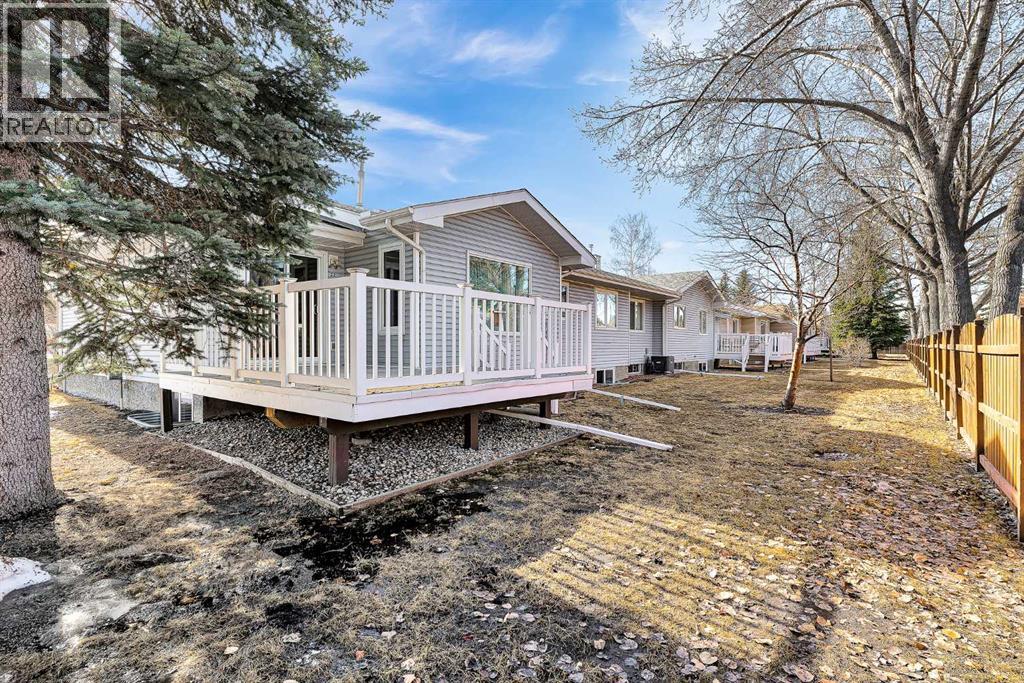 22 Vandoos Gardens Nw, Calgary, Alberta  T3A 4W4 - Photo 3 - A2294041