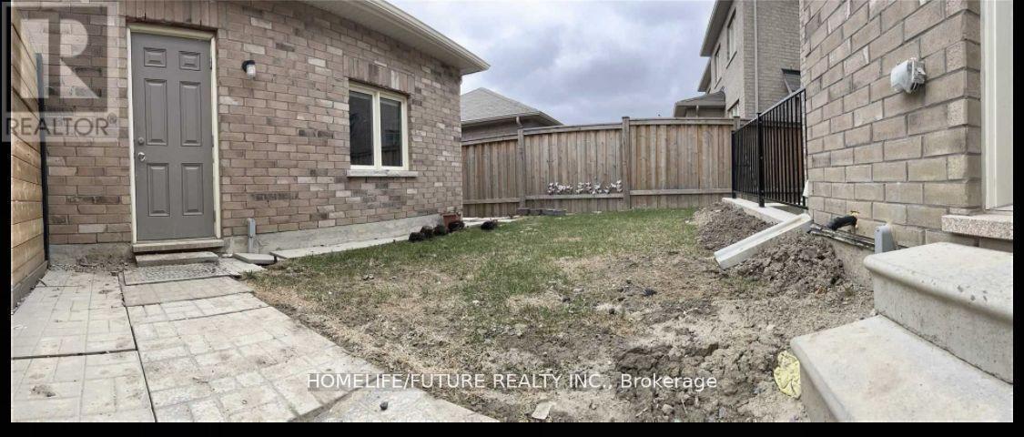 Main & 2nd - 20 Ledger Point Crescent, Brampton, Ontario  L6R 3W3 - Photo 13 - W12917280