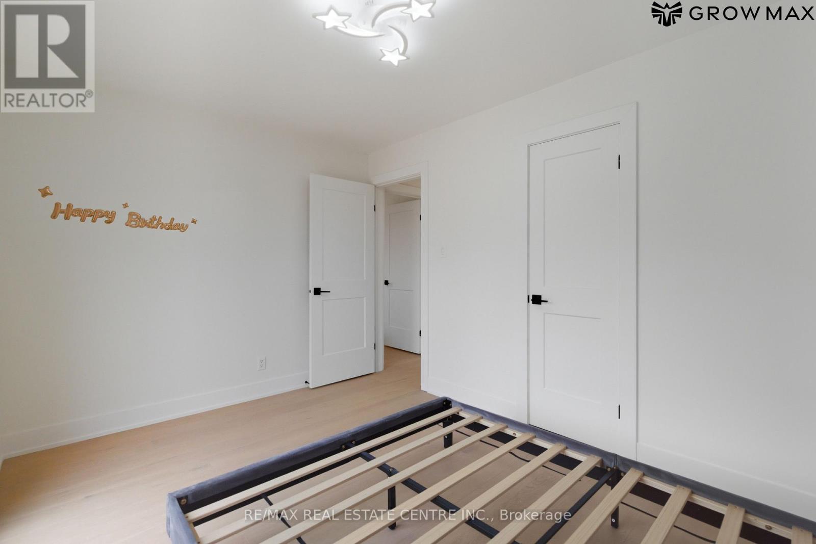 1328 Bunnell Drive, Burlington, Ontario  L7P 2E1 - Photo 18 - W12917286