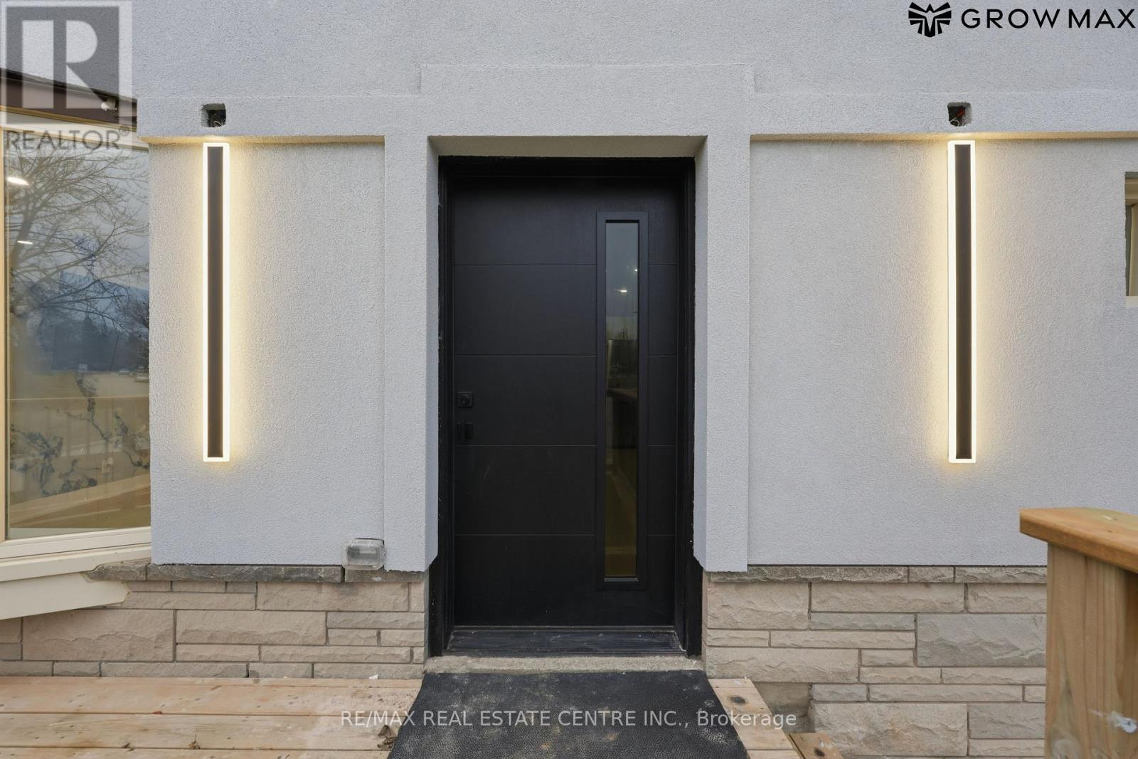 1328 Bunnell Drive, Burlington, Ontario  L7P 2E1 - Photo 2 - W12917286