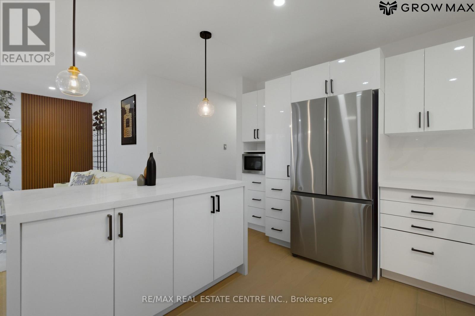 1328 Bunnell Drive, Burlington, Ontario  L7P 2E1 - Photo 21 - W12917286