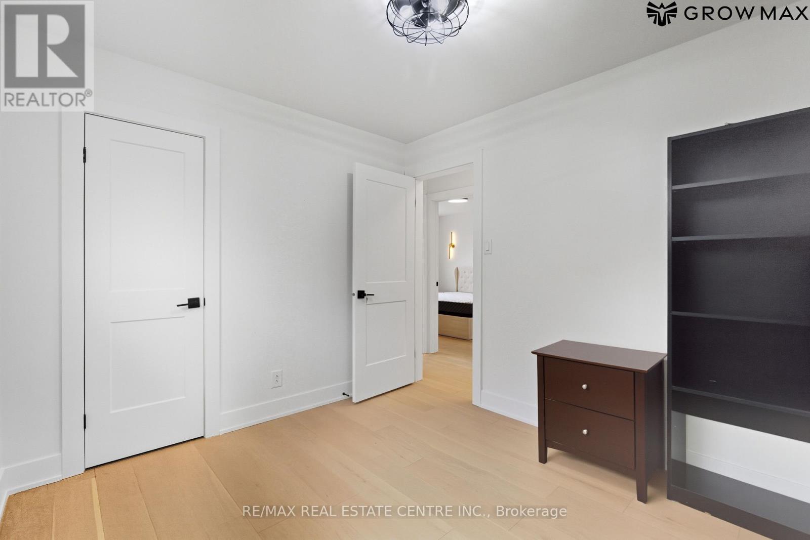 1328 Bunnell Drive, Burlington, Ontario  L7P 2E1 - Photo 27 - W12917286