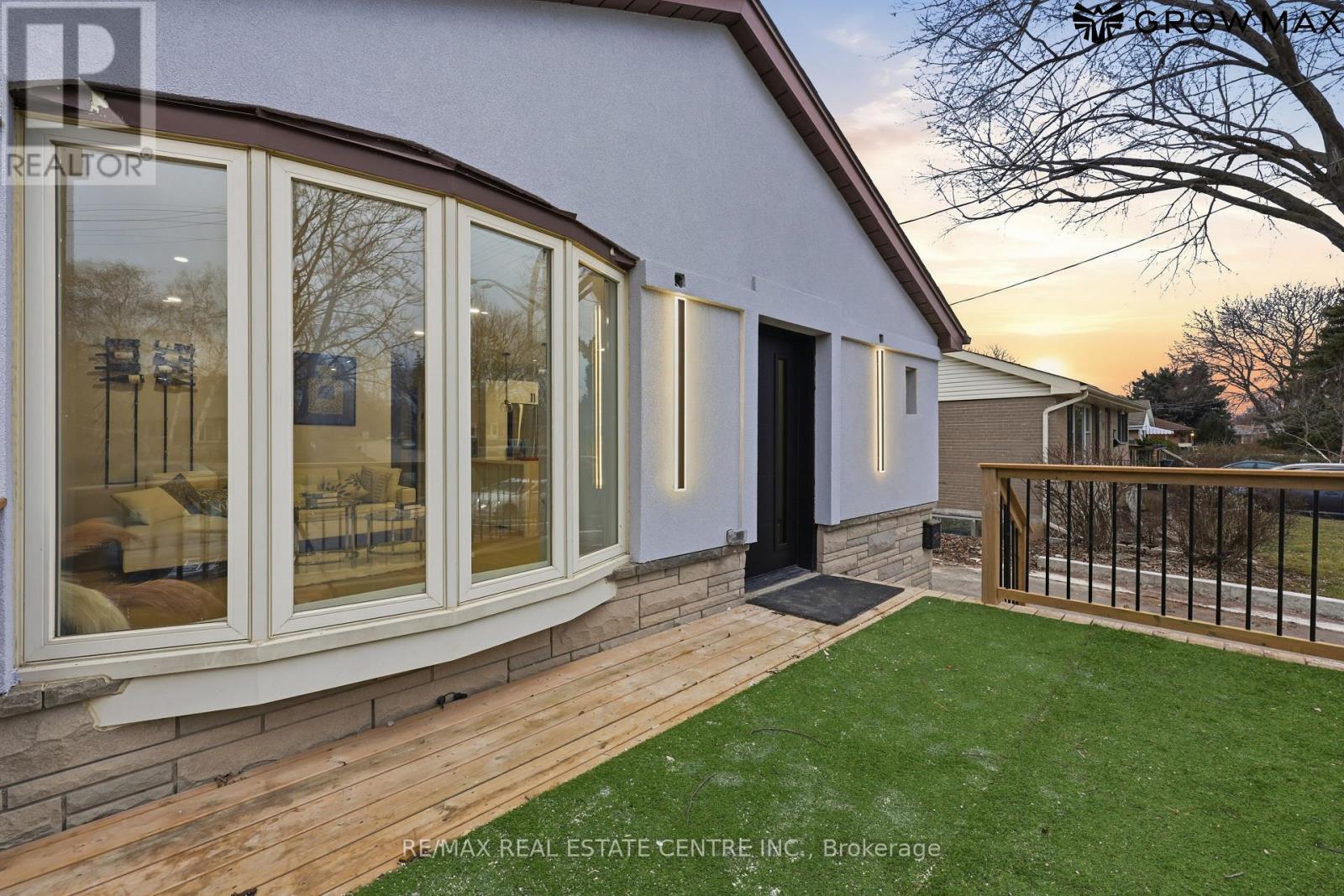 1328 Bunnell Drive, Burlington, Ontario  L7P 2E1 - Photo 3 - W12917286