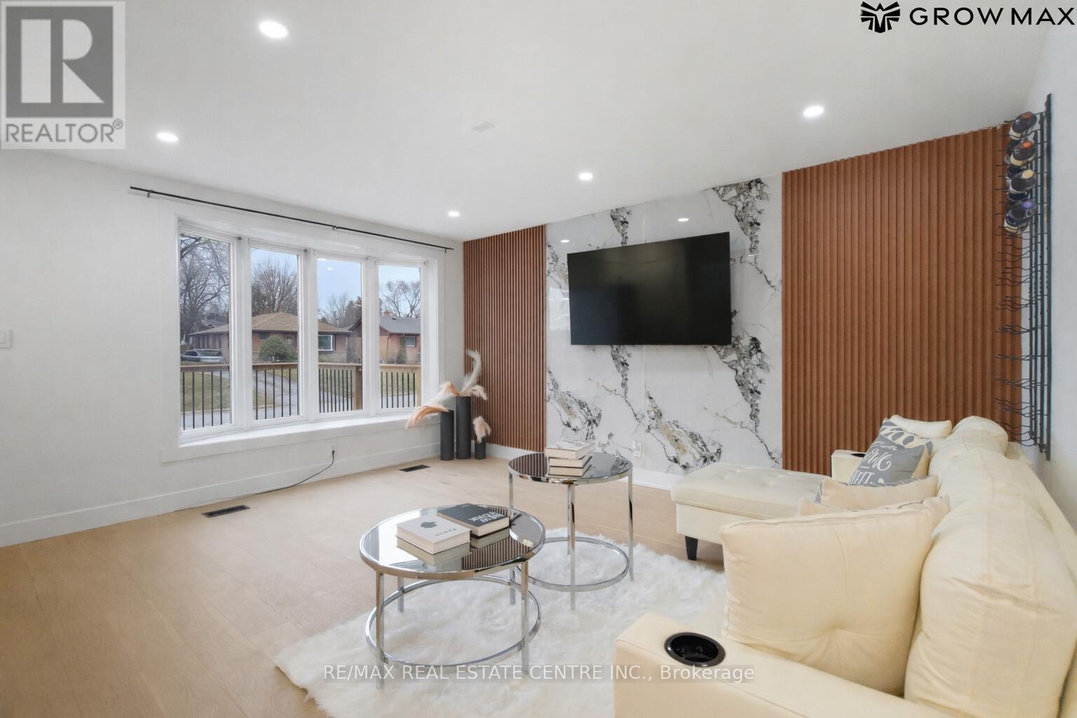 1328 Bunnell Drive, Burlington, Ontario  L7P 2E1 - Photo 5 - W12917286