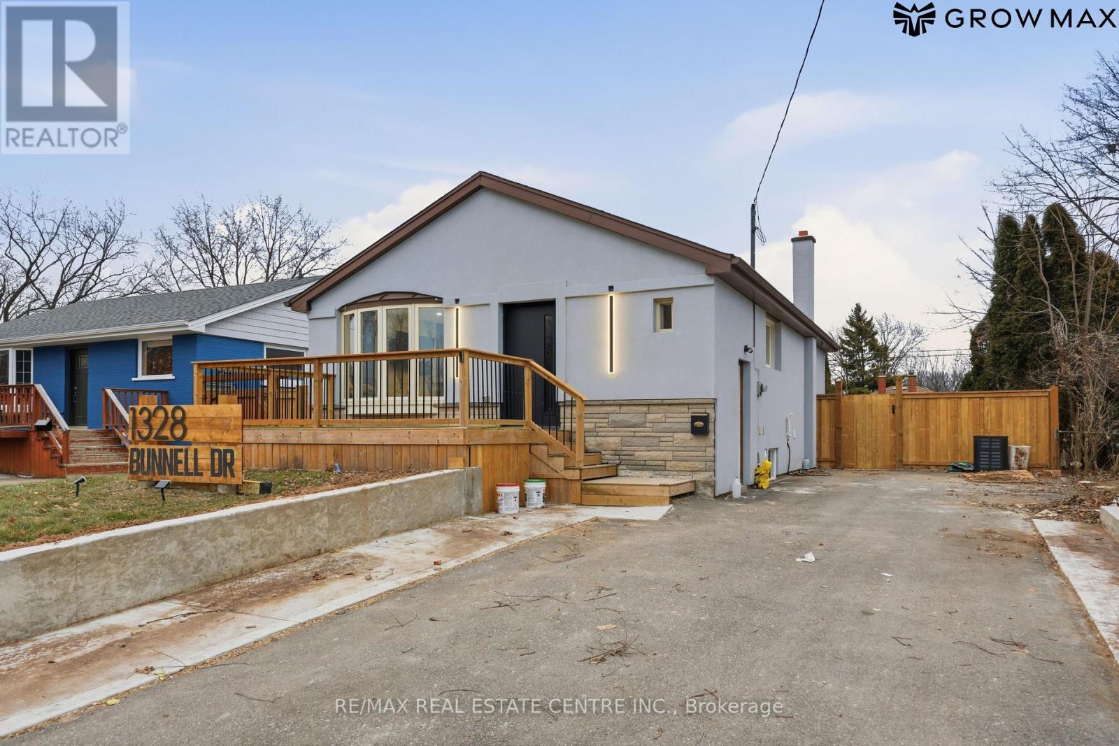 1328 Bunnell Drive, Burlington, Ontario  L7P 2E1 - Photo 7 - W12917286