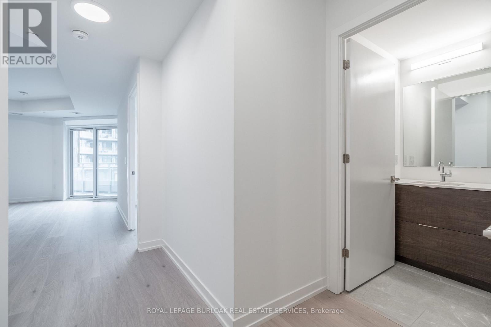 251 - 2501 Saw Whet Boulevard, Oakville, Ontario  L6M 5N2 - Photo 3 - W12917294