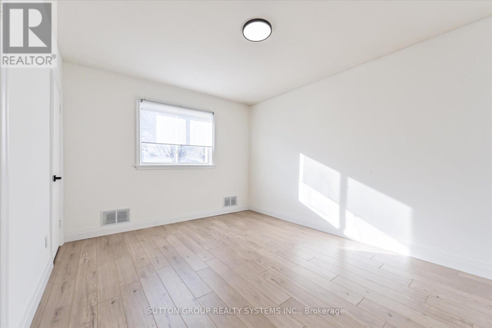 4 Cranston Road, Toronto, Ontario  M9B 3X8 - Photo 10 - W12917298