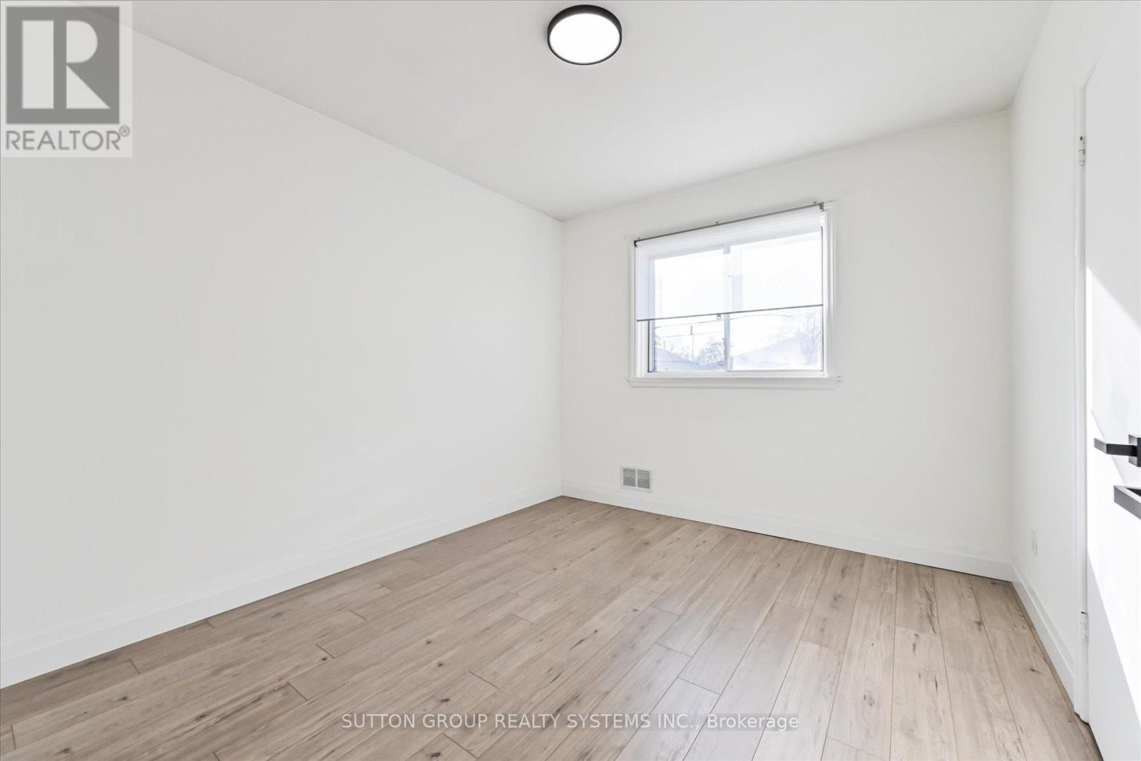 4 Cranston Road, Toronto, Ontario  M9B 3X8 - Photo 12 - W12917298