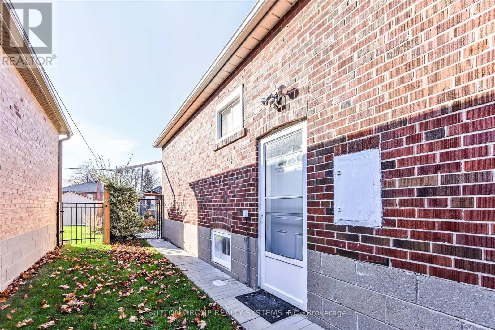 4 Cranston Road, Toronto, Ontario  M9B 3X8 - Photo 20 - W12917298