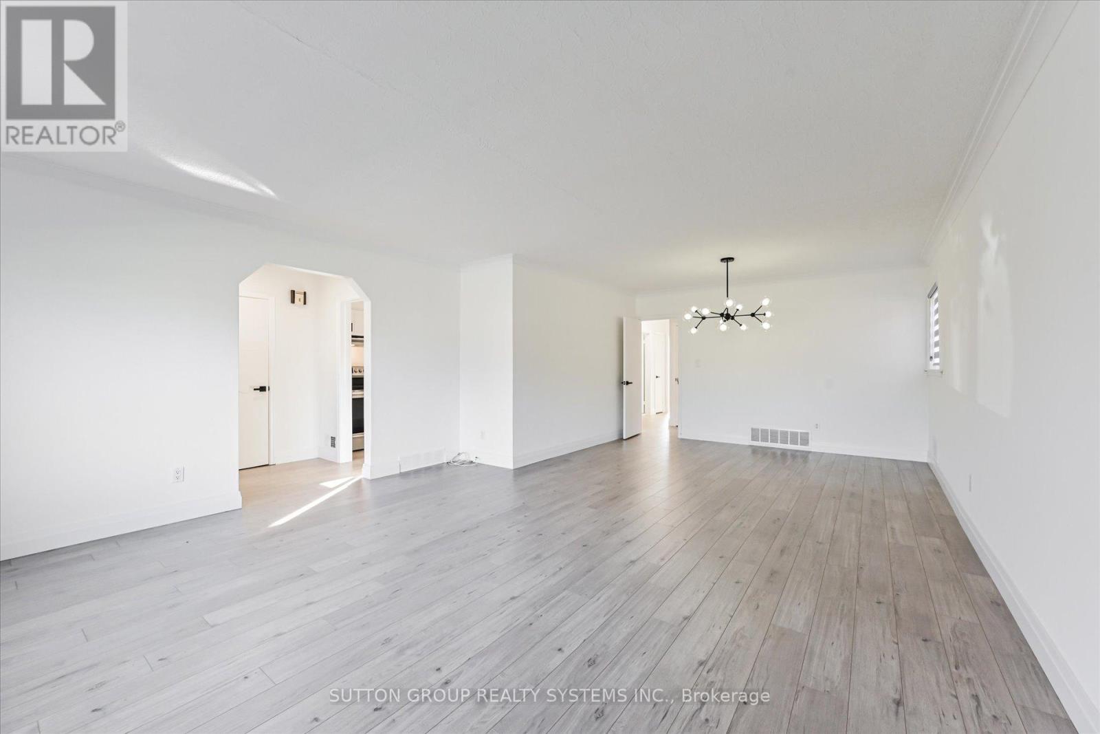 4 Cranston Road, Toronto, Ontario  M9B 3X8 - Photo 3 - W12917298