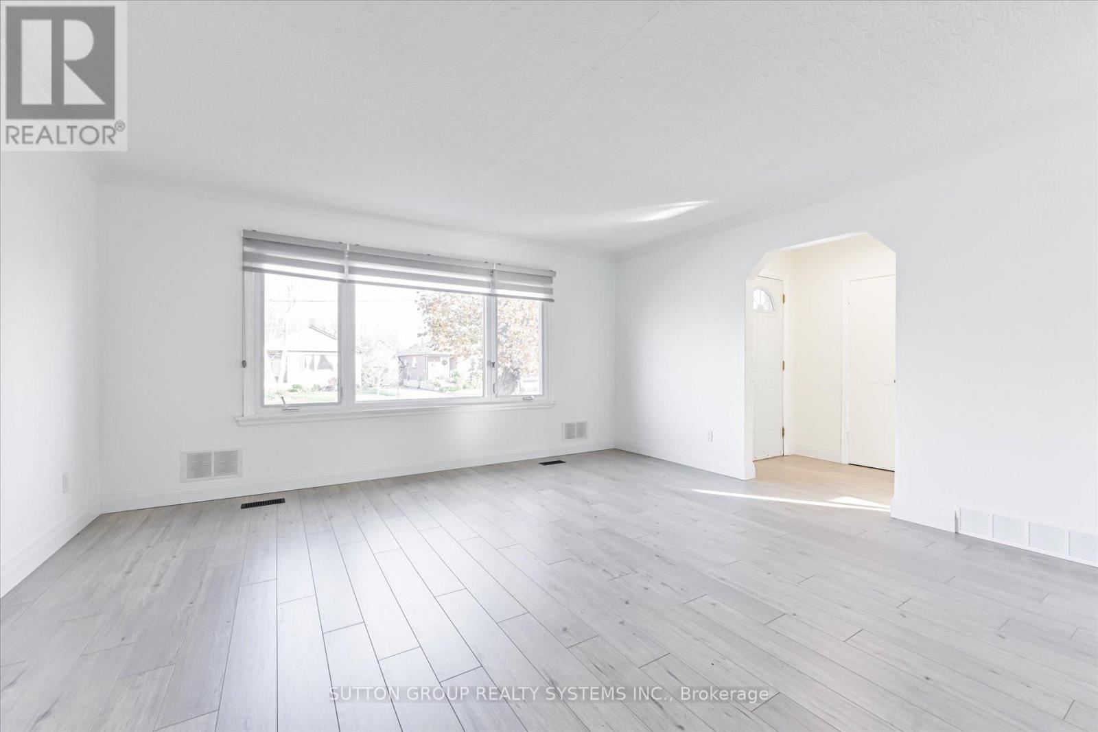 4 Cranston Road, Toronto, Ontario  M9B 3X8 - Photo 4 - W12917298