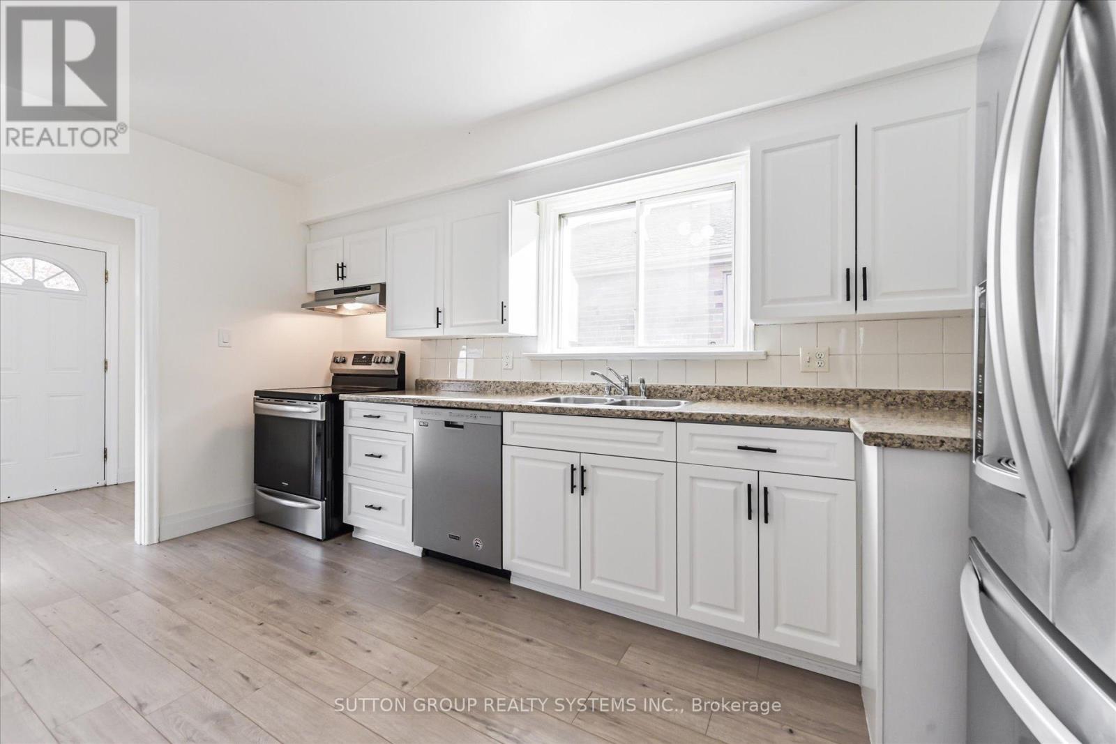 4 Cranston Road, Toronto, Ontario  M9B 3X8 - Photo 6 - W12917298