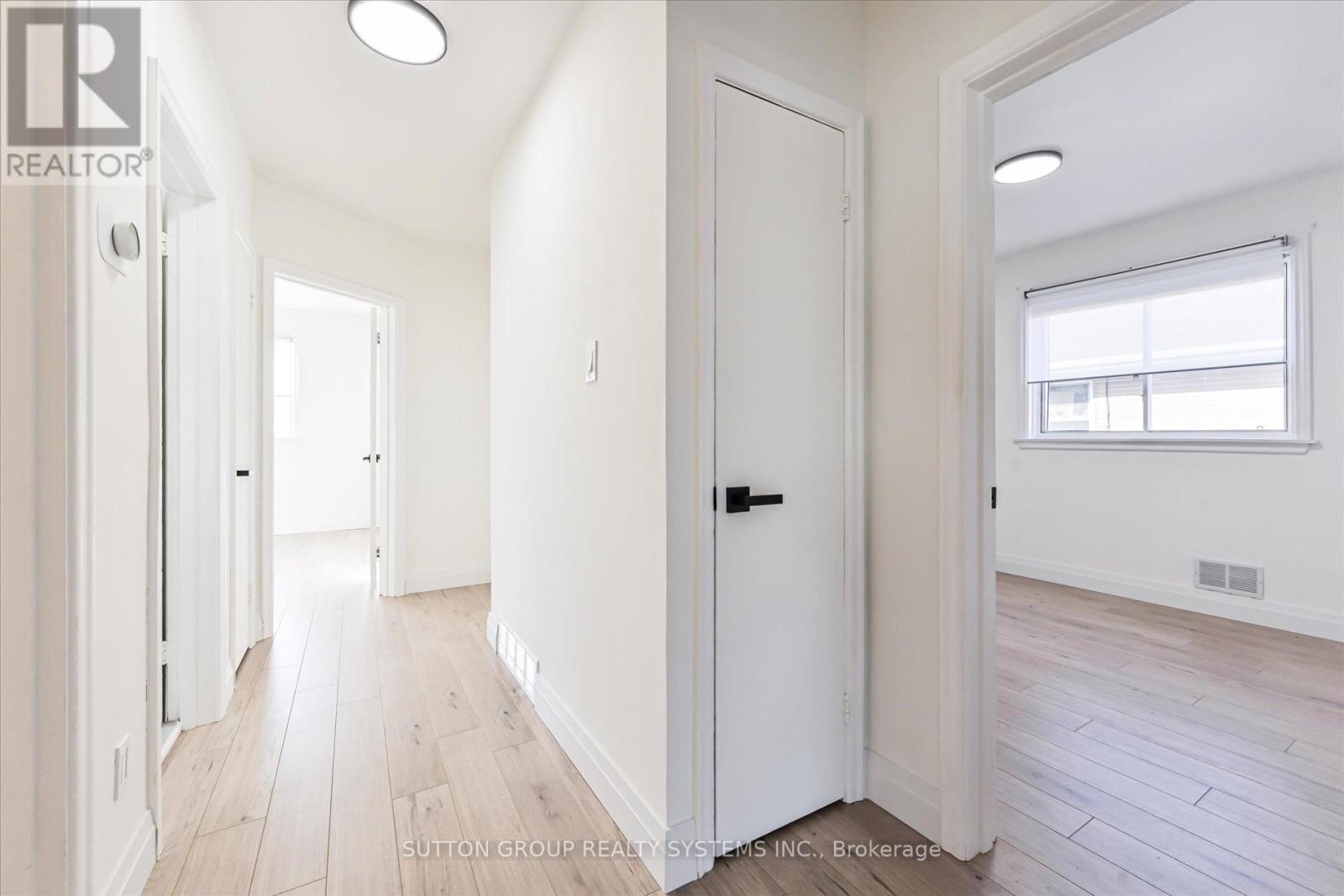 4 Cranston Road, Toronto, Ontario  M9B 3X8 - Photo 9 - W12917298