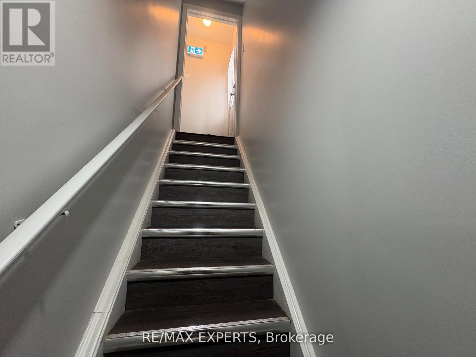 Lower - 3 Torraville Street, Brampton, Ontario  L6R 0Y5 - Photo 2 - W12917304