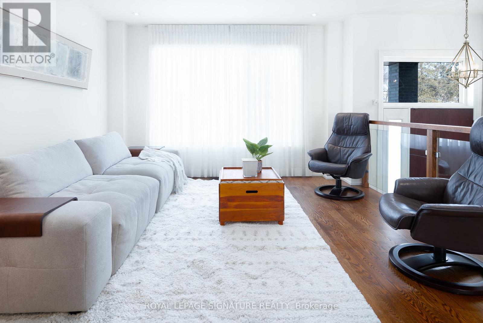 119b Hillside Avenue, Toronto, Ontario  M8V 1T3 - Photo 4 - W12917328