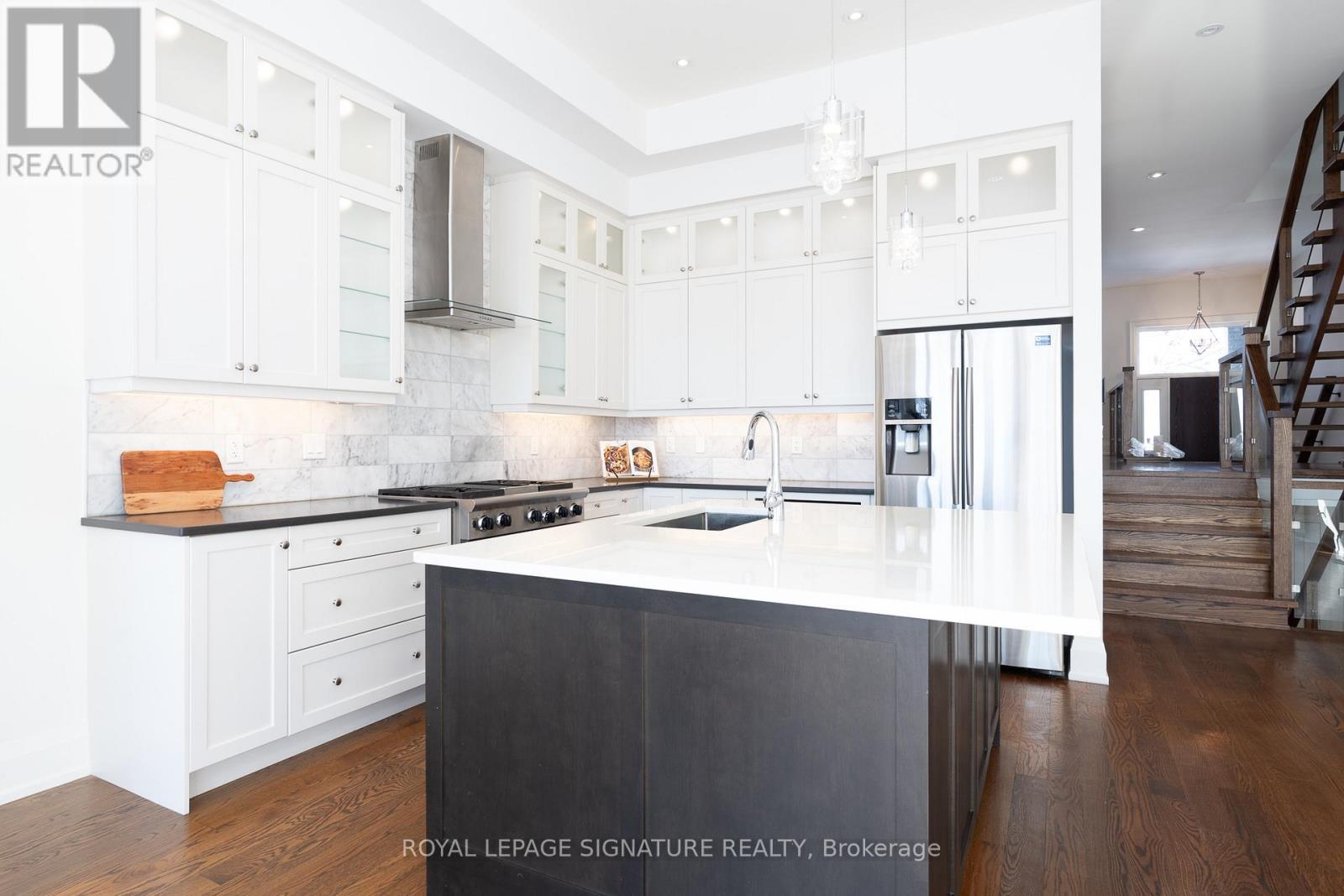 119b Hillside Avenue, Toronto, Ontario  M8V 1T3 - Photo 8 - W12917328