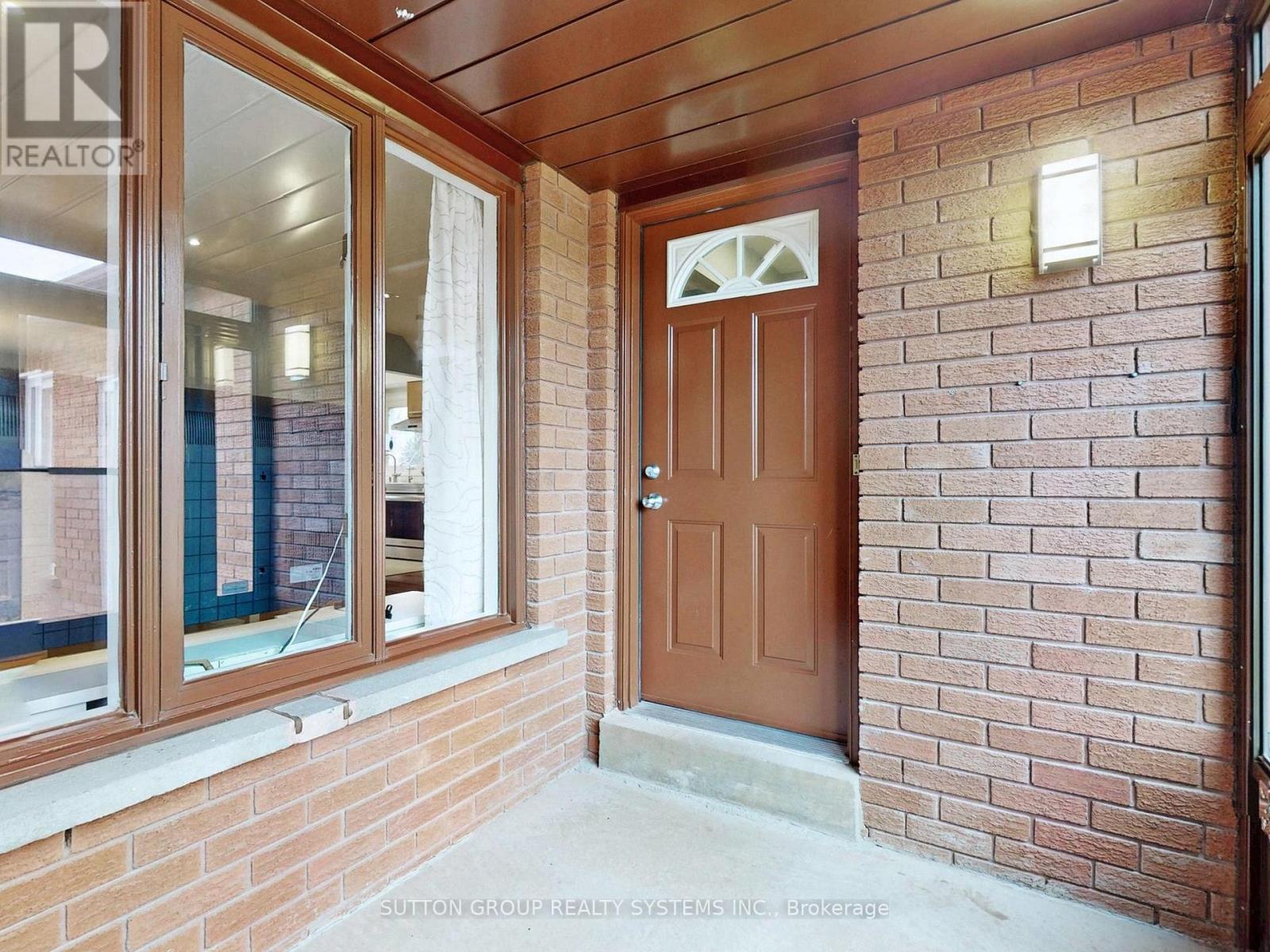 3279 Pilcom Crescent, Mississauga, Ontario  L5B 3X5 - Photo 3 - W12917330