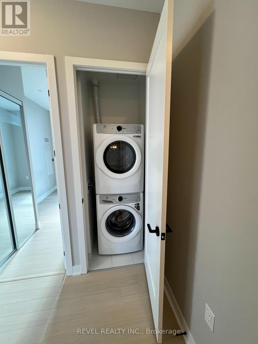 1108 - 2088 James Street, Burlington, Ontario  L7R 0H2 - Photo 4 - W12917344