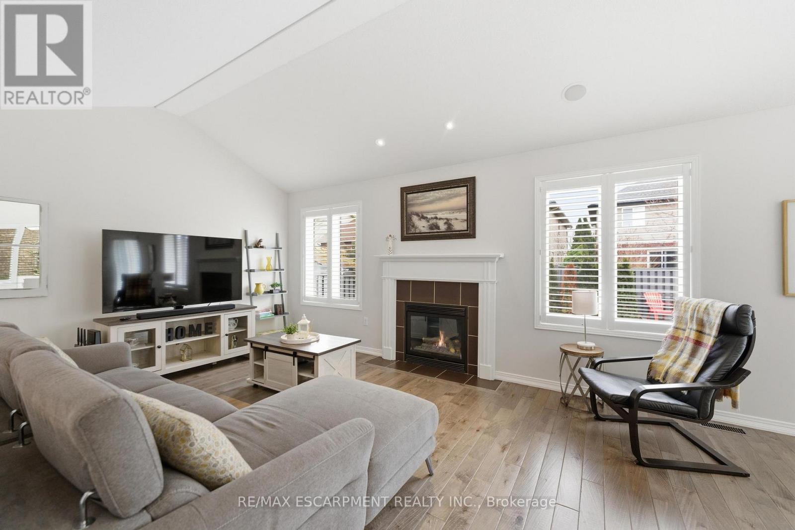 139 Bocelli Crescent, Hamilton, Ontario  L0R 1P0 - Photo 11 - X12917310