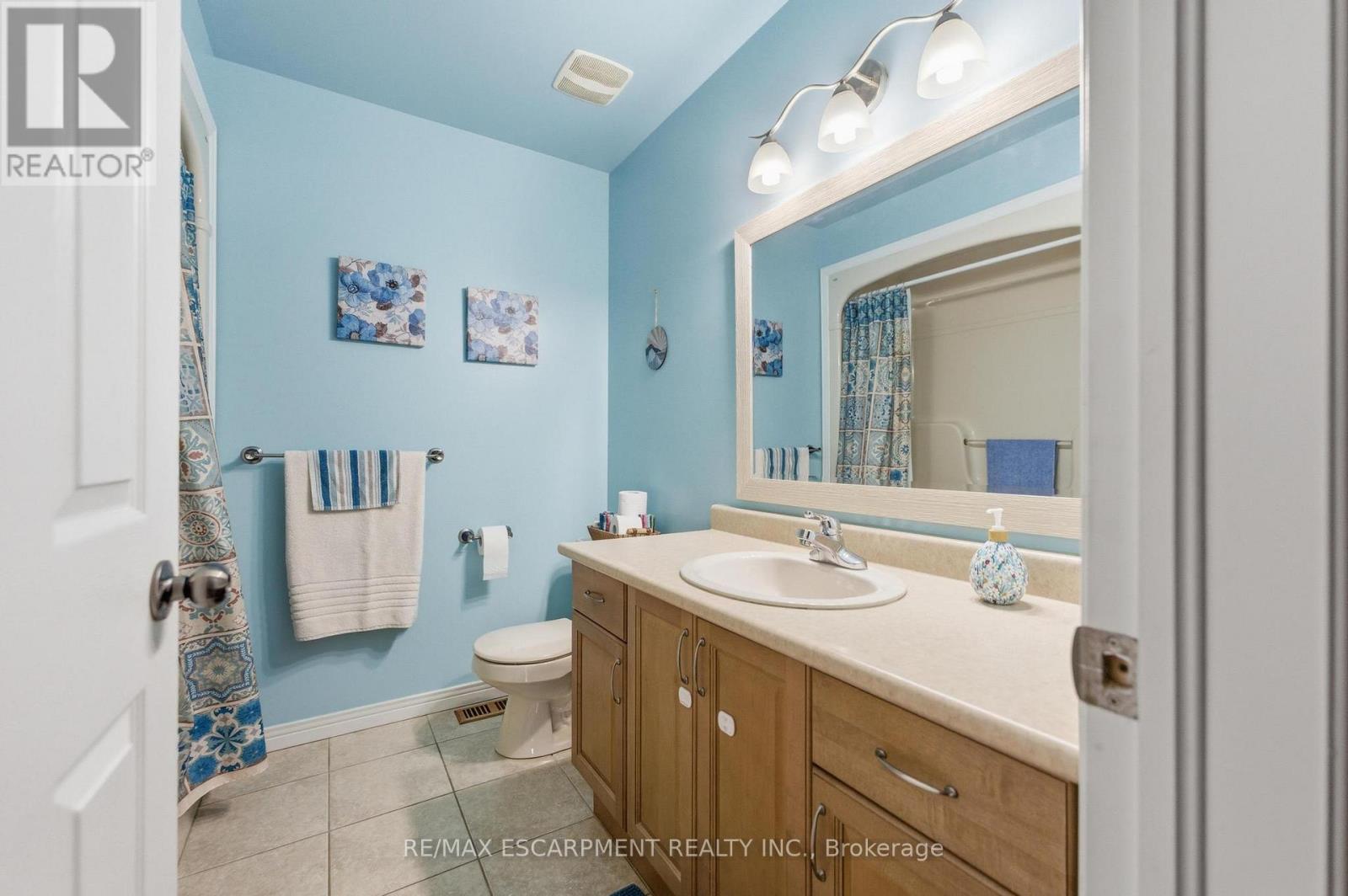 139 Bocelli Crescent, Hamilton, Ontario  L0R 1P0 - Photo 21 - X12917310