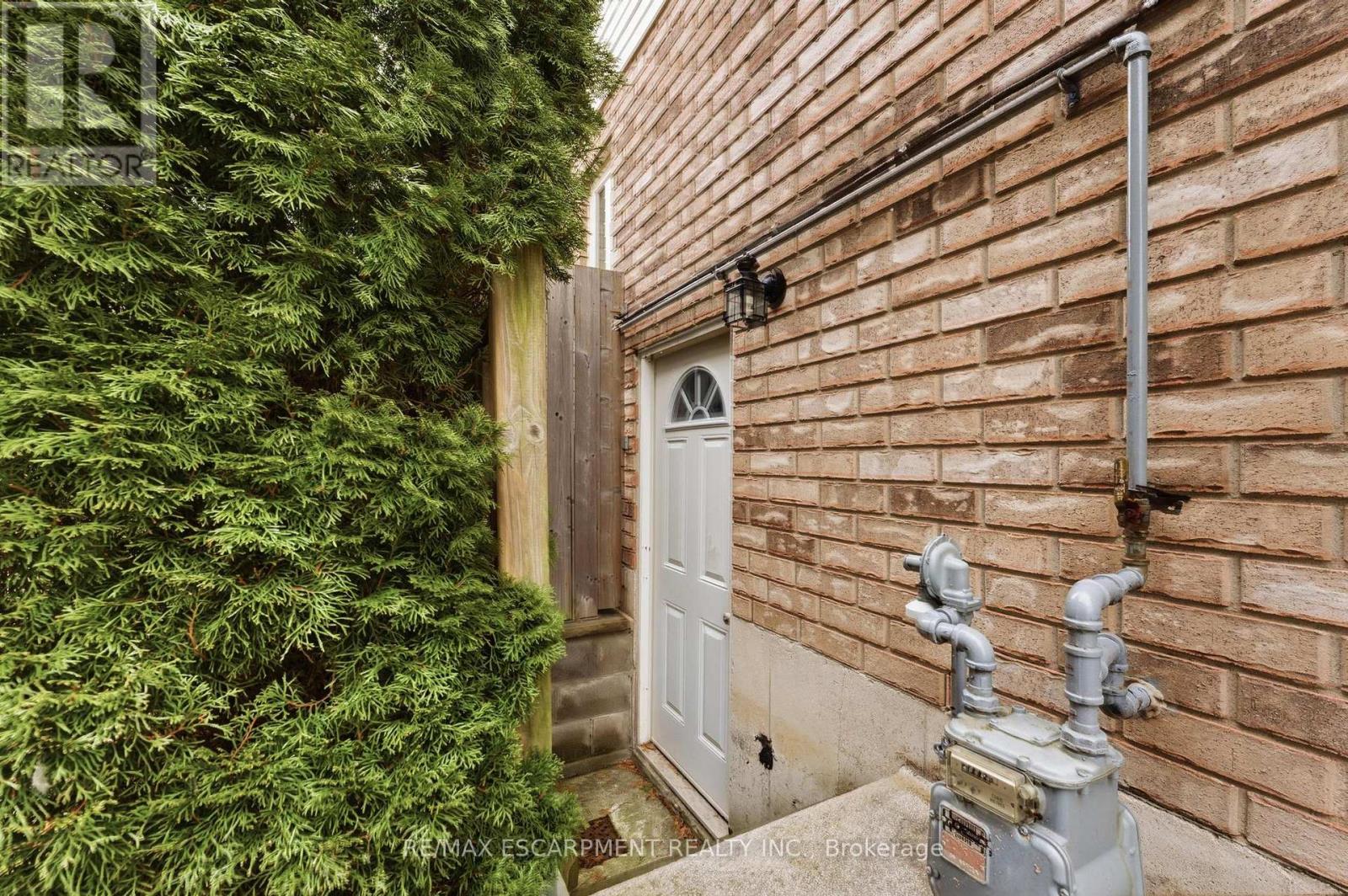 139 Bocelli Crescent, Hamilton, Ontario  L0R 1P0 - Photo 31 - X12917310