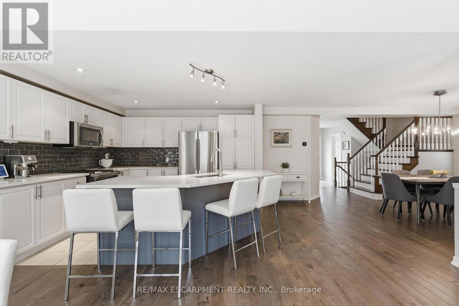 139 Bocelli Crescent, Hamilton, Ontario  L0R 1P0 - Photo 6 - X12917310