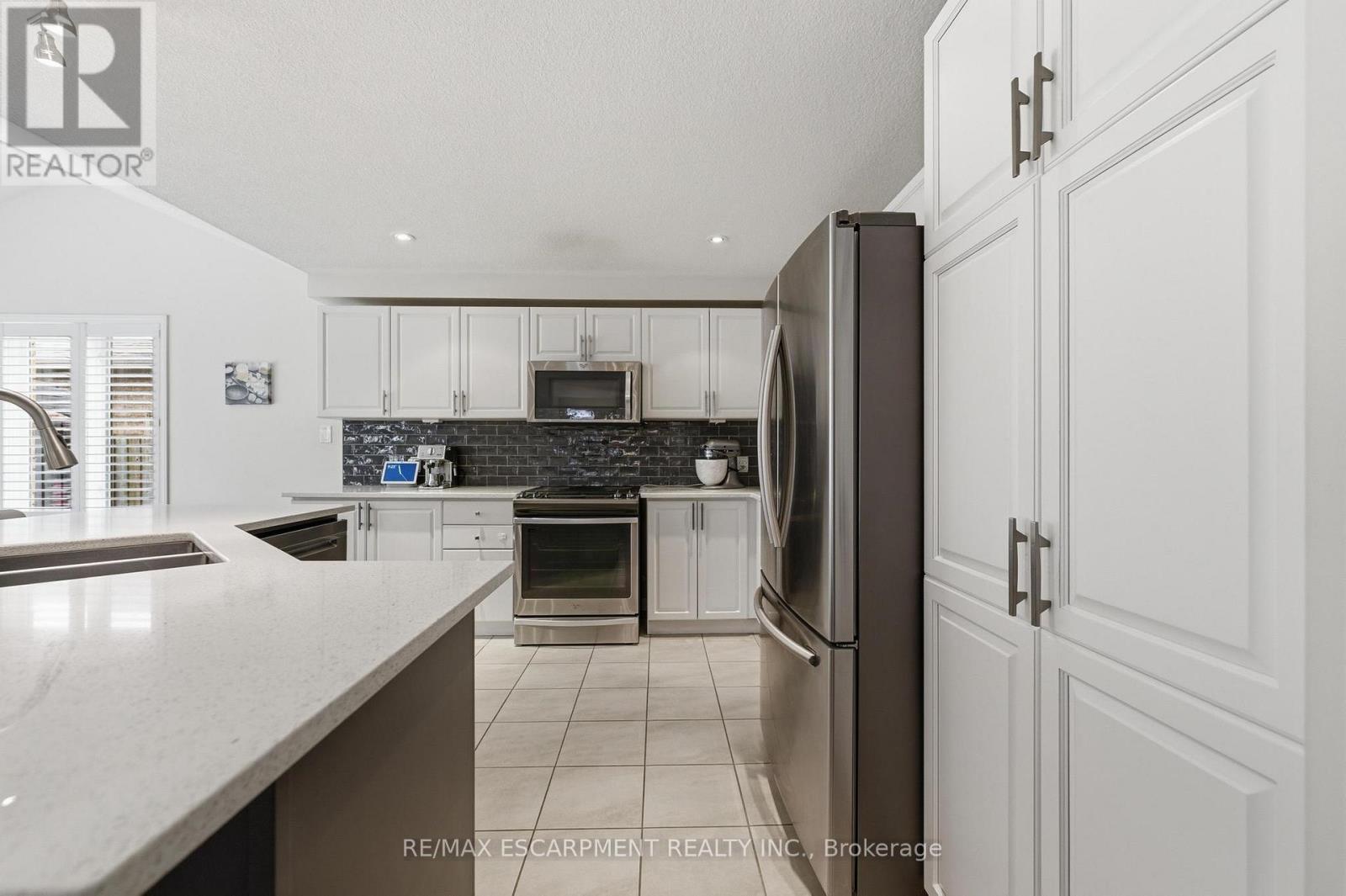 139 Bocelli Crescent, Hamilton, Ontario  L0R 1P0 - Photo 7 - X12917310