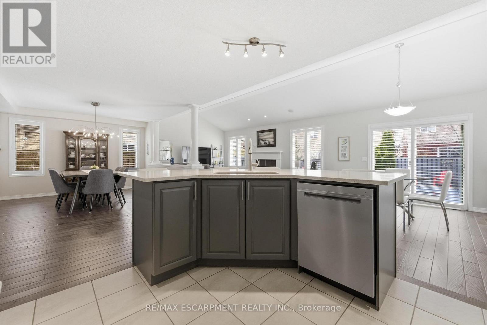 139 Bocelli Crescent, Hamilton, Ontario  L0R 1P0 - Photo 9 - X12917310