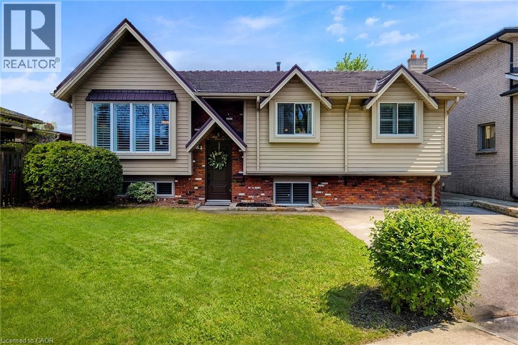 2 ASHWOOD Court, Hamilton, Ontario