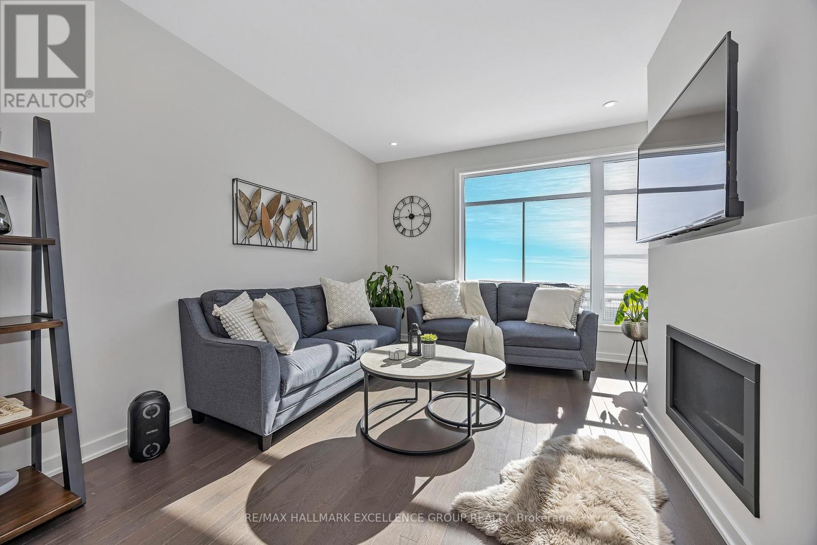 677 Honeydew Street, Ottawa, Ontario  K1X 0K5 - Photo 5 - X12821328