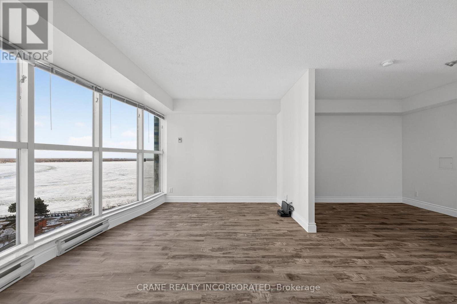 1605 - 77 Harbour Square, Toronto, Ontario  M5J 2S2 - Photo 2 - C12882862