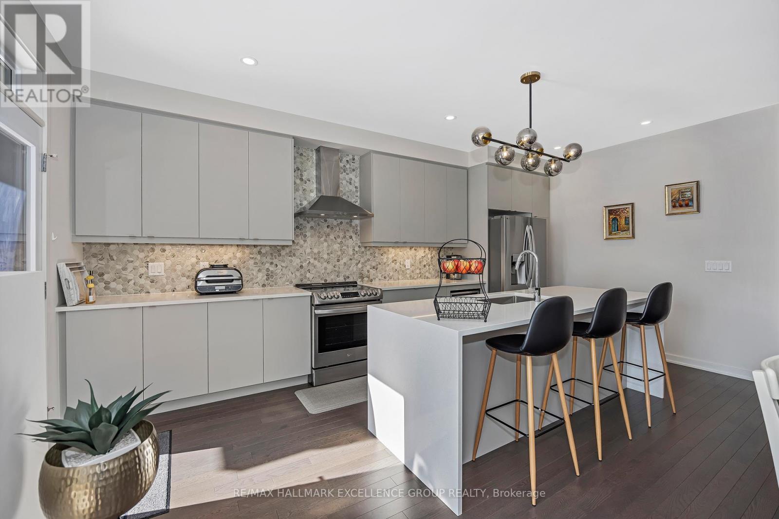 677 Honeydew Street, Ottawa, Ontario  K1X 0K5 - Photo 9 - X12821328