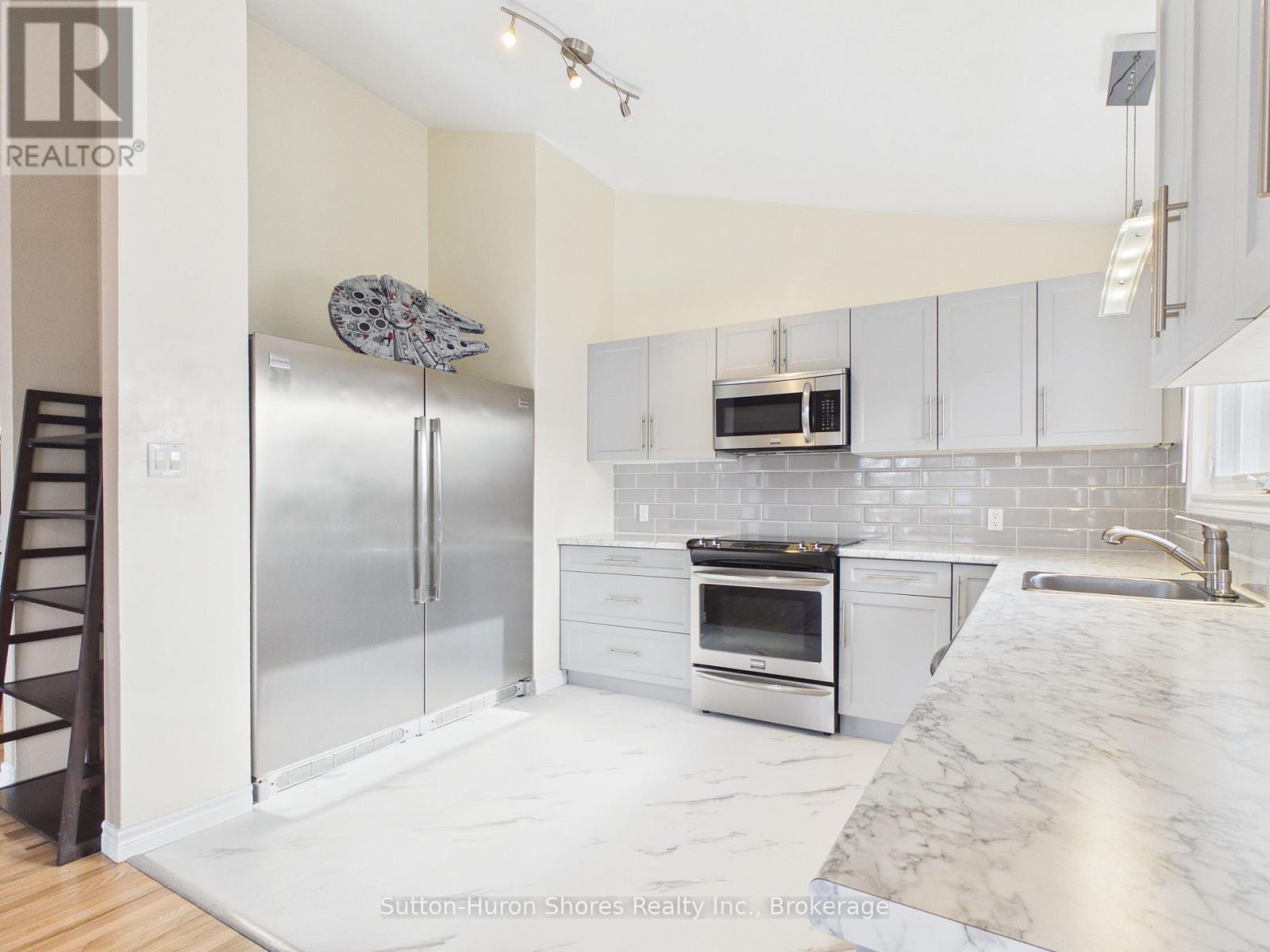 664 Pine Grove Drive, Saugeen Shores, Ontario  N0H 2C3 - Photo 35 - X12917372